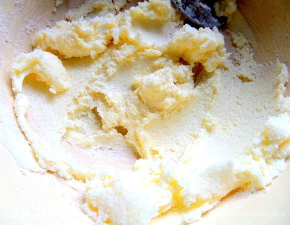 Обычно я даю миску в руки мужчин, всё равно возлежат у телевизора)))