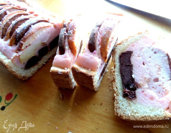 Да, разрезать только остывшим, иначе не будет ровных ломтиков!