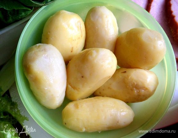 Картофель отварить,охладить,очистить.