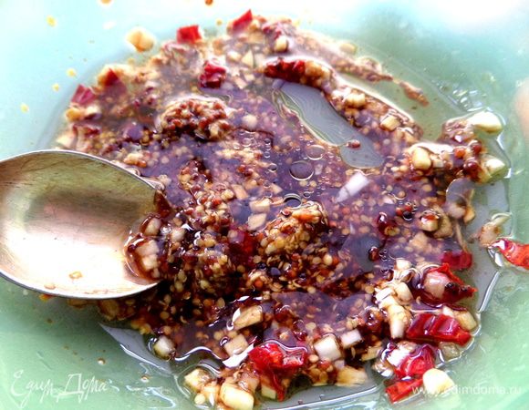 Перемешиваем,даём немного постоять,снова перемешиваем.