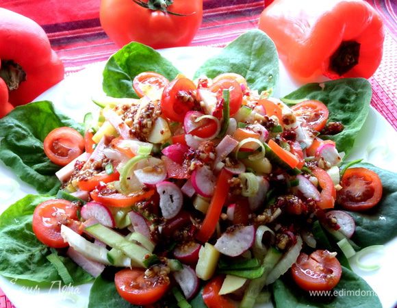 Поливаем заправкой.