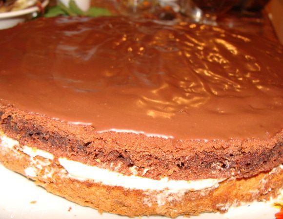 Кладем сверху апельсинового. Смазываем растопленным шоколадом 30 г смешанным с вареной сгущенкой 2 ст.л