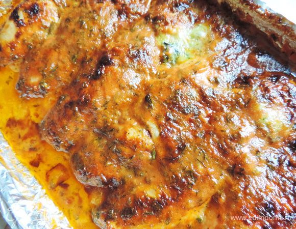 Отправляем в разогретую до 200 градусов духовку. Запекаем 35-40 минут. Аромат обязательно привлечет всех домочадцев поближе к кухне.