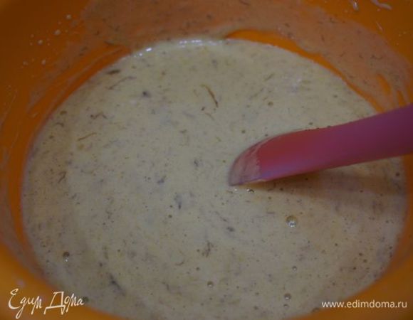 Просеиваем муку, разрыхлитель, корицу, соль, все хорошенько размешиваем.