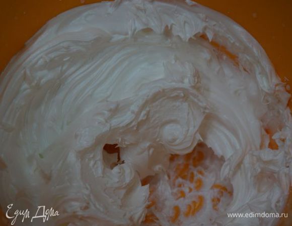 Должна получится очень густая устойчивая белковая пена.