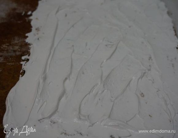 Смазываем глазурью.