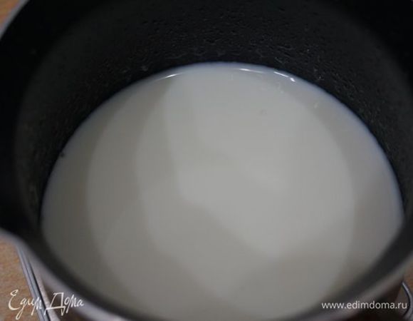 Агар-агар заливаем молоком.