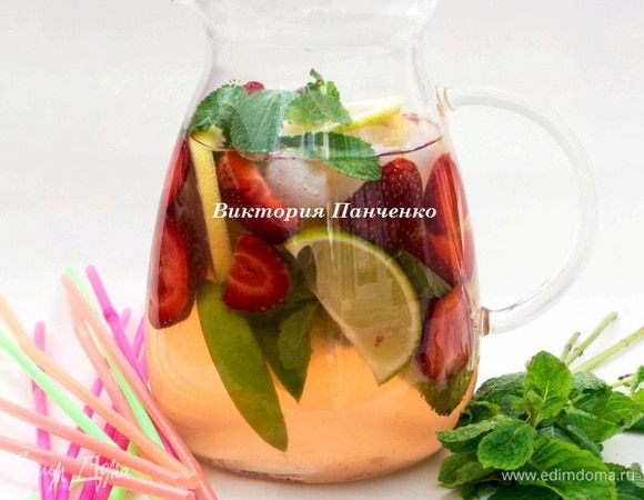 А это освежающий цитрусово-клубнично-мятный лимонад для тех, кому жарко)))))))))