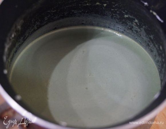 В молоко+чай всыпать агар, довести до кипения, проварить несколько минут.