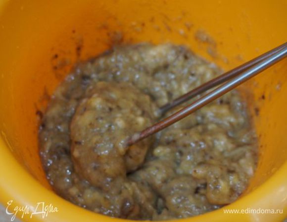 Банановый мусс. Разминаем спелые бананы.