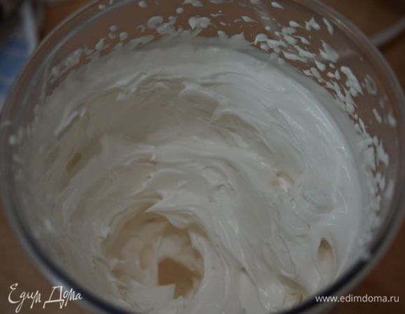 ...и взбитыми сливками.