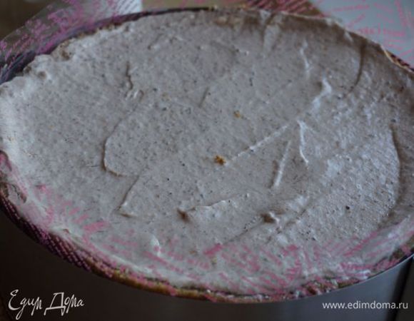 Торт практически готов. Если честно, то банановым муссом можно было бы и закончить приготовление данного десерта, но я подготовила ингредиенты для финального, кокосового слоя.. поэтому продолжила.