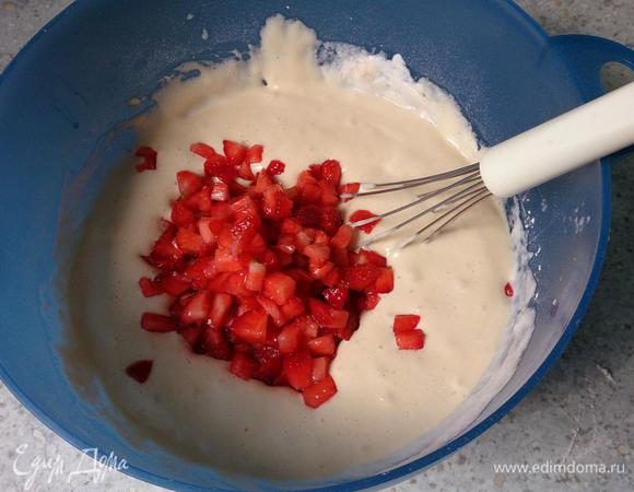 Также добавить клубнику.