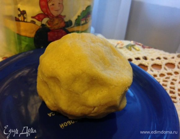 Приготовить песочную основу. Масло порезать кубиками, растересть с сахаром и мукой, добавить яйцо, замесить тесто! Тесто убрать в холодильник на 30 минут.