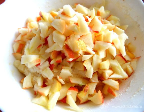 И кромсаем его в тесто.