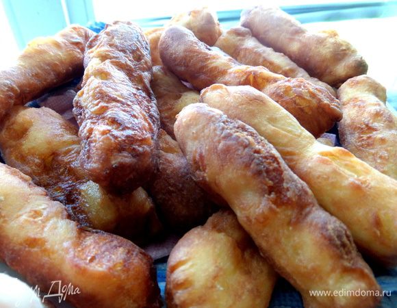 Вынимаем на тарелку с салфеткой. Даём немного остыть,чтобы пудра не растаяла.