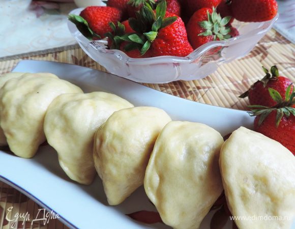 Очень вкусно и в горячем, и в теплом виде. Классика жанра такие вареники есть со сметаной, что в нашей семье все и делают, за исключением меня. Я их ем просто так)))