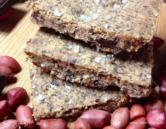 Печенья получаются хрупкими, рассыпчатыми, ароматными и необычными по вкусу. 
Хранить их можно как угодно, они в этом плане абсолютно неприхотливы.
Угощайтесь!!