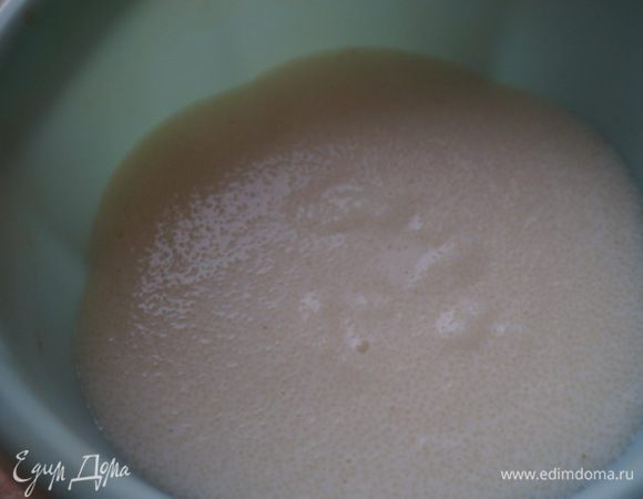 Разливаю манную кашу по формочкам, охлаждаю, ставлю на несколько часов в холодильник. 