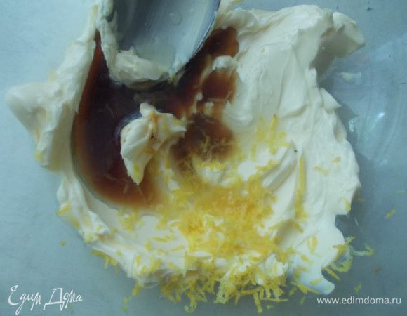 Мягкое сливочное масло слегка взбить,добавить к нему сок и цедру половины лимона,соевй соус и соль,хорошо размешать.