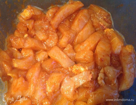 ... и замаринуйте курицу, буквально на 10 минут.