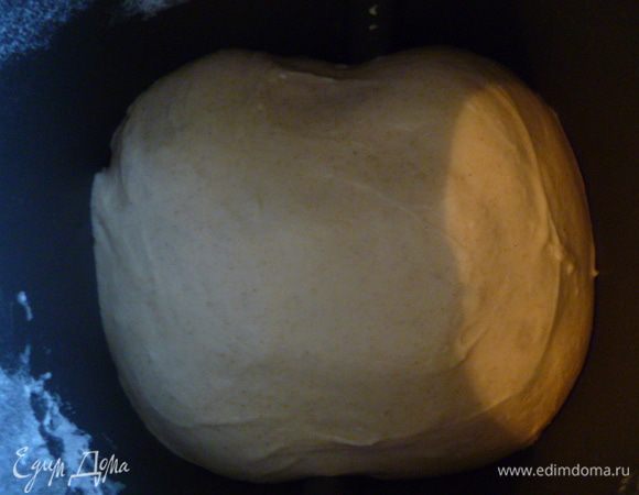 Затем я включаю режим Французкий хлеб( 4 часа), жду 1 час 27 минут и когда хлебопечка начинает месить тесто, и подает звуковой сигнал, то я выключаю. Тесто готово.