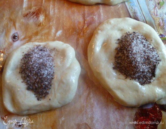 Таким же образом делаем булочки с шоколадом.