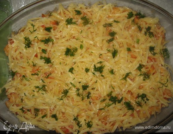 Посыпаем тертым сыром и укропом. Ставим в духовку на 10-12 минут.
Приятного аппетита!