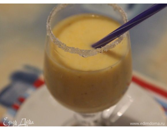 Добавить 3 ложки кефира. Перемешать.