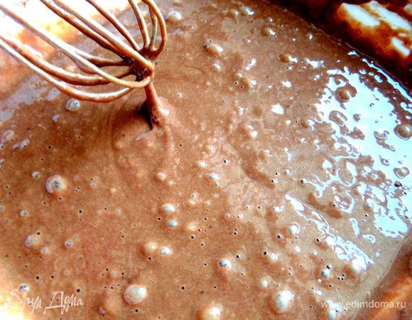 Получается похоже на сметану тесто,полужидкое.