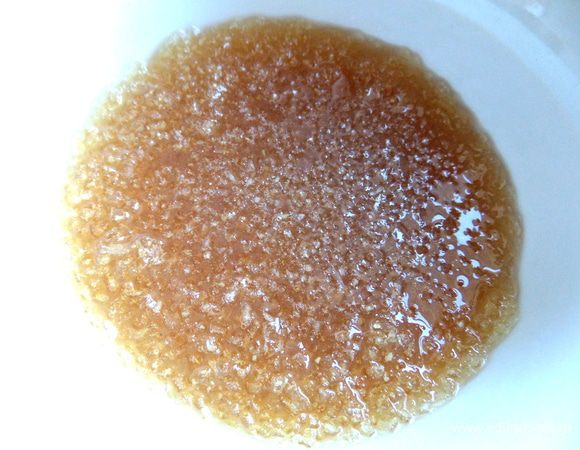 А пока вернёмся к желе и поставим его на водяную баню на огонь.