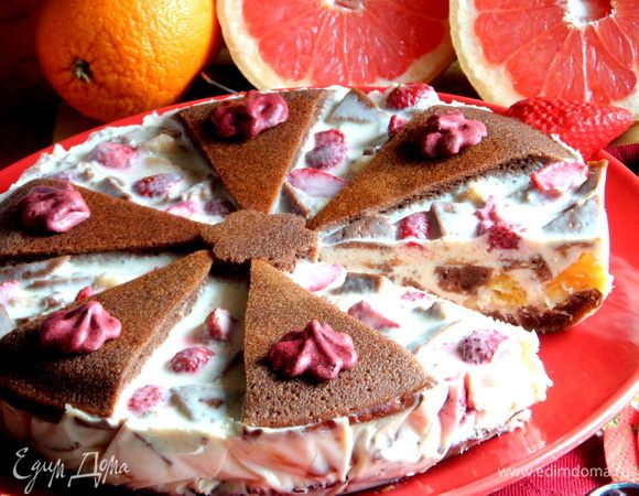 Тортик довольно тяжёленький и сытный...Мне хватало с чашечкой кофе половинки кусочка)))