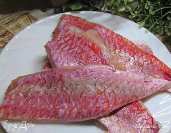 Очищенную барабульку разделать на филе.