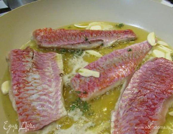 Затем обжарить на оливковом масле с одной стороны (со светлой) с добавлением оставшегося тимьяна, сливочного масла и рубленного чеснока.