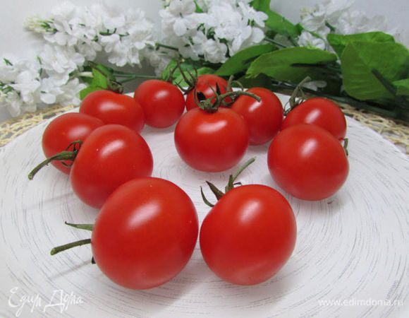 Помидоры черри хорошо вымыть и обсушить.