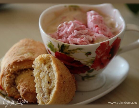 Вот так я сегодня пила вечерний кофе, приготовленный по рецепту Liya Family http://www.edimdoma.ru/retsepty/67028-kofe-s-belkovo-klubnichnym-kremom