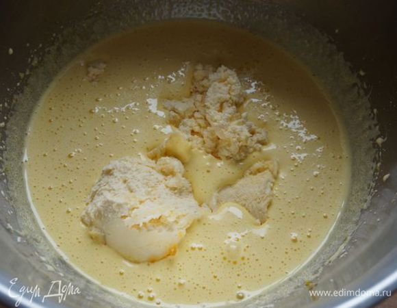 Добавьте сливочный сыр или домашние густые сливки, йогурт или кефир.