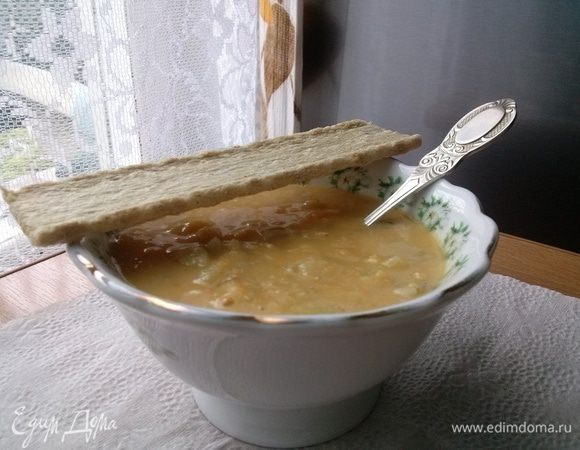 Соединяем кукурузный крем с чечевицей и еще раз все взбиваем. Картошку оставим кусочками,для этого мы ее мелко порезали.Ну вот и все!!!Добавляем в супчик соль,сметану. Можно добавить какие-то травки,если малыш не против. Приятного аппетита!!!