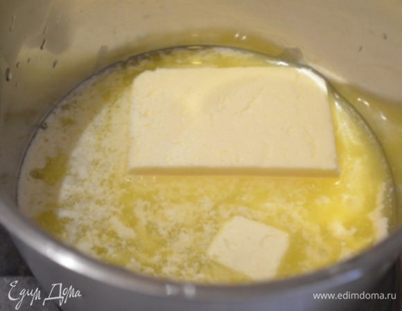 Масло растопить и немного остудить.