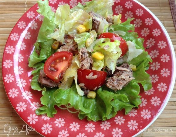 Заправить оливковым маслом, посолить.