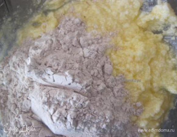 Добавить мучную массу к масляной.
