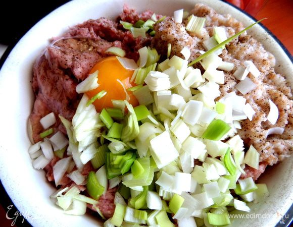 Порей нежный, поэтому смело добавим его много!