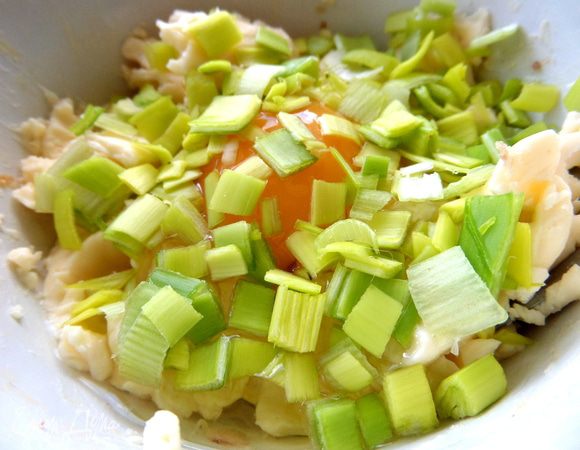 Тоже можно добавить порей или зелёный лук.