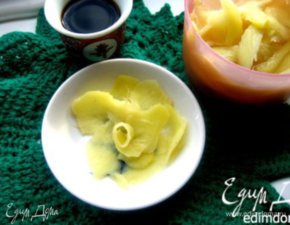 Имбирь готовлю постоянно вот по этому рецепту и хранить можно в холодильнике очень долго!  http://www.edimdoma.ru/retsepty/60244-marinovannyy-imbir