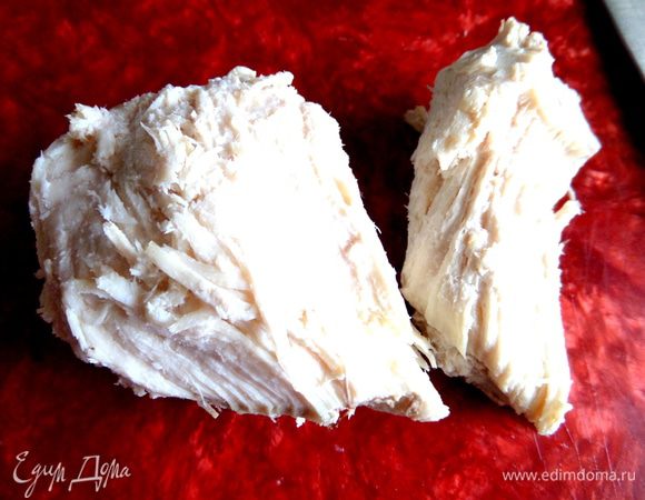 Отварить грудку (у меня остатки от двух!).