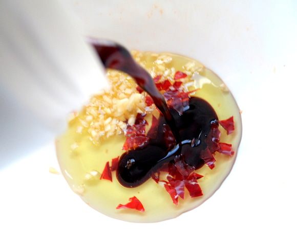 Вместо соли добавим соевый соус.