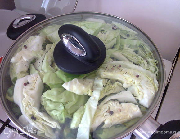 Не забудьте закрыть крышкой. Перемешивать не надо до окончания приготовления.