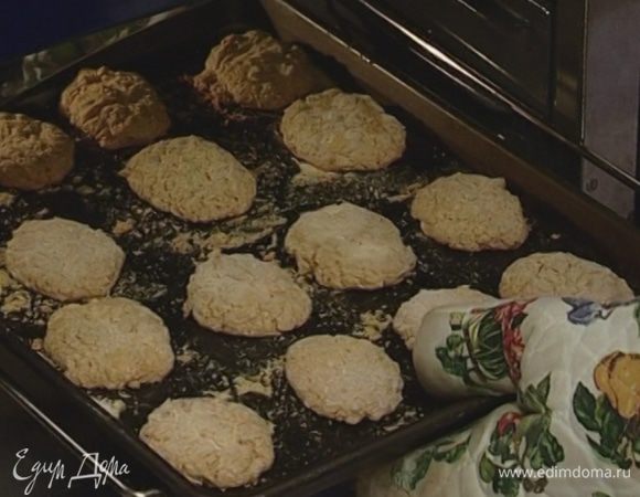 Выпекать в разогретой духовке 30–40 минут, в зависимости от мощности вашей духовки. 