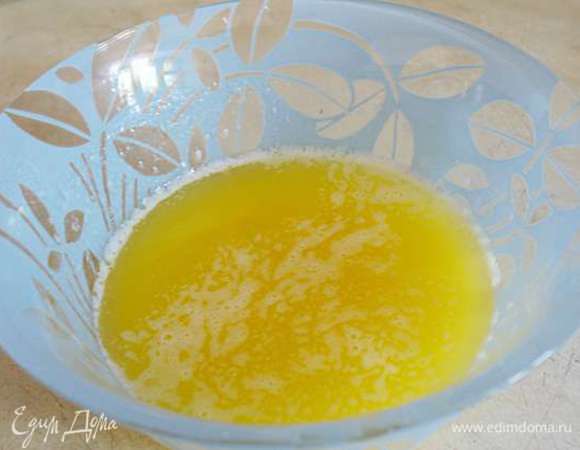 Мучной блок.
Растопить и охладить масло до комнатной температуры.  Воду охладить. 