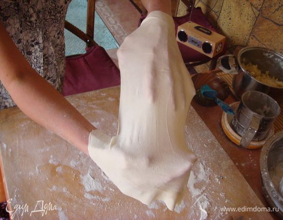 До прозрачности, чем тоньше тем лучше.